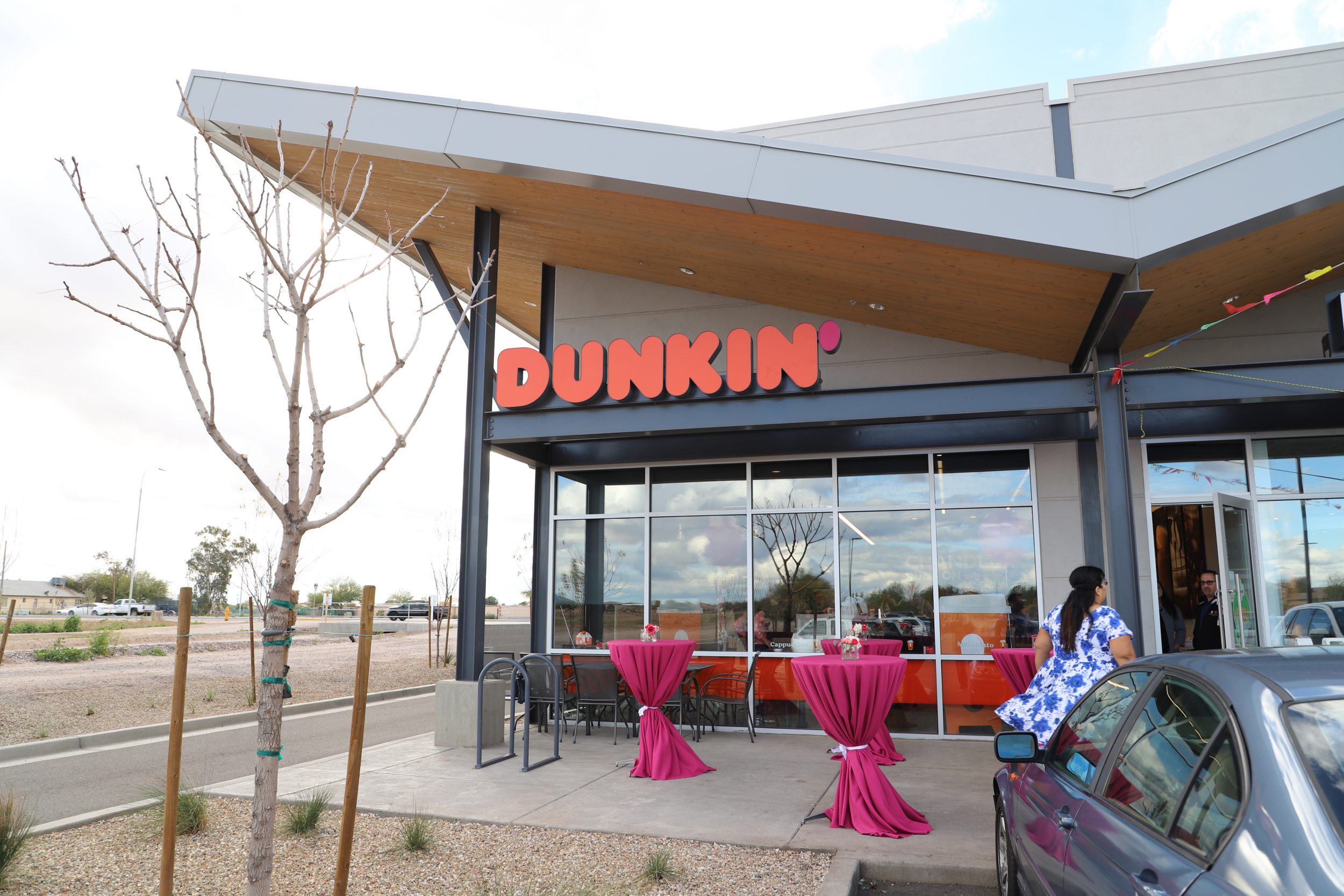 https://www.redstreakgirl.com/wp-content/uploads/2019/02/Dunkin_exterior-e1549487510820.jpg